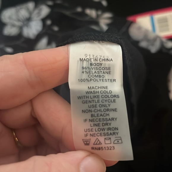 Brand New! Vince Camuto Sheer Floral Overlay Maxi Dress XL - Picture 7 of 7